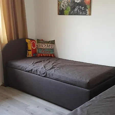 In Mit Balkon Apartment *